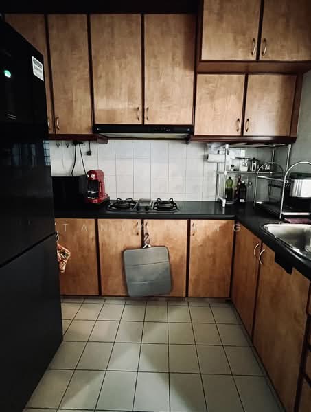 227B Compassvale Drive, 227B Compassvale Drive, 3 Bedrooms, 1,238 sqft, HDB Flat For Rent, by Tanya Yang, 500213875 - Kitchen - PropertyGuru.com.sg