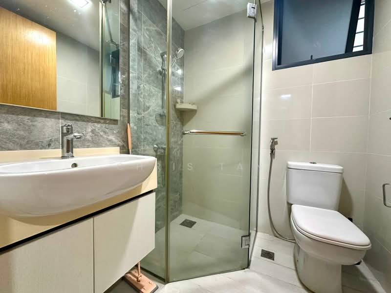 La Fiesta, 60 Sengkang Square, 3 Bedrooms, 829 sqft, Condominium For Sale, by Chris Tan, 500213877 - Bathroom - PropertyGuru.com.sg