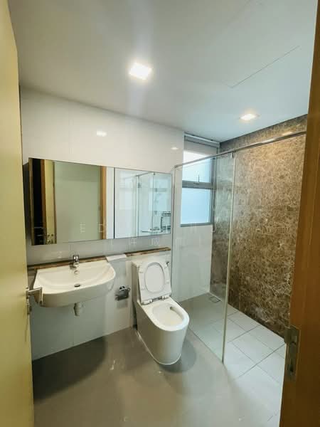 Eight Courtyards, 2 Canberra Drive, 3 Bedrooms, 1,152 sqft, Condominium For Sale, by Eddie Hui (许成伟), 500213886 - Common Bathroom - PropertyGuru.com.sg