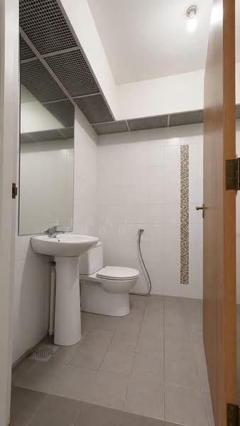 570 Choa Chu Kang Street 52, 570 Choa Chu Kang Street 52, 2 Bedrooms, 721 sqft, HDB Flat For Sale, by Jennifer Zhou Yiqin, 500213891 - Bathroom - PropertyGuru.com.sg