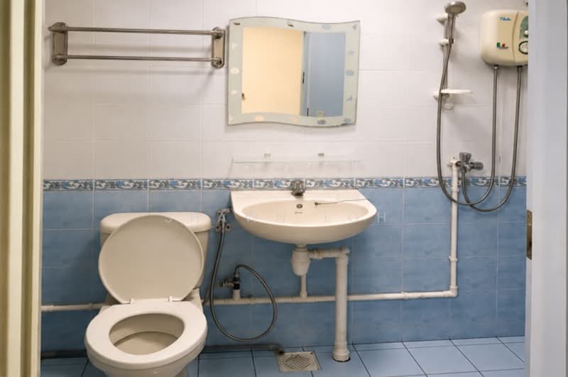 10 Chai Chee Road, 10 Chai Chee Road, Room Rental, 100 sqft, HDB Flat For Rent, by Shawn Loh, 500213896 - Bathroom - PropertyGuru.com.sg