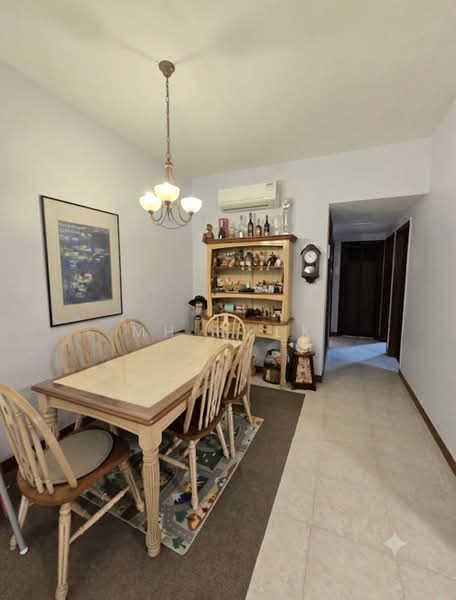 Castle Green, 481 Yio Chu Kang Road, 3 Bedrooms, 1,216 sqft, Condominium For Sale, by MH Quek, 500213915 - Dining Room - PropertyGuru.com.sg