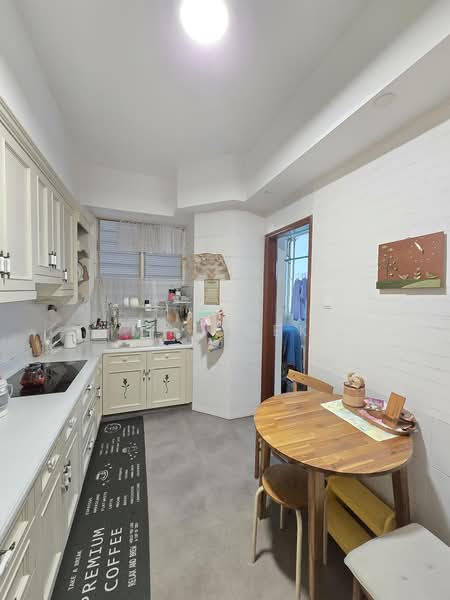 Castle Green, 481 Yio Chu Kang Road, 3 Bedrooms, 1,216 sqft, Condominium For Sale, by MH Quek, 500213915 - Kitchen - PropertyGuru.com.sg