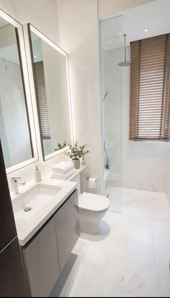 Robin Residences, 5 Robin Drive, 2 Bedrooms, 850 sqft, Condominium For Rent, by Kelvin Tan 陈克辉, 500213917 - Common Bathroom - PropertyGuru.com.sg