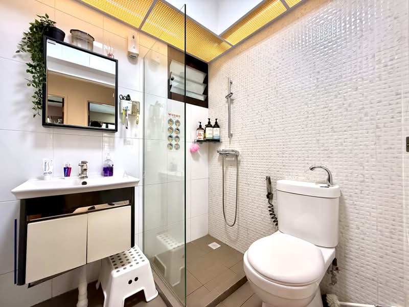 996C Buangkok Crescent, 996C Buangkok Crescent, 3 Bedrooms, 1,001 sqft, HDB Flat For Sale, by Haziq Irwan, 500213929 - Bathroom - PropertyGuru.com.sg
