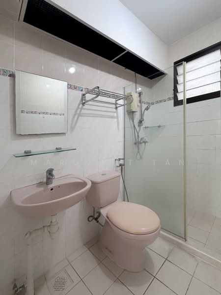 108C Mcnair Road, 108C Mcnair Road, 3 Bedrooms, 926 sqft, HDB Flat For Sale, by Margaret Tan, 500213930 - Bathroom - PropertyGuru.com.sg
