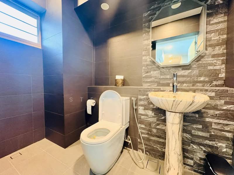 392 Bukit Batok West Avenue 5, 392 Bukit Batok West Avenue 5, 3 Bedrooms, 990 sqft, HDB Flat For Rent, by Steven NG, 500213940 - Bathroom - PropertyGuru.com.sg