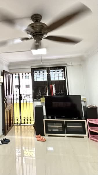 125 Lorong 1 Toa Payoh, 125 Lorong 1 Toa Payoh, Balestier / Toa Payoh, 2 Bedrooms, 721 sqft, HDB Flat For Sale, by Malcolm Neo, 500213951 - Living Room - PropertyGuru.com.sg