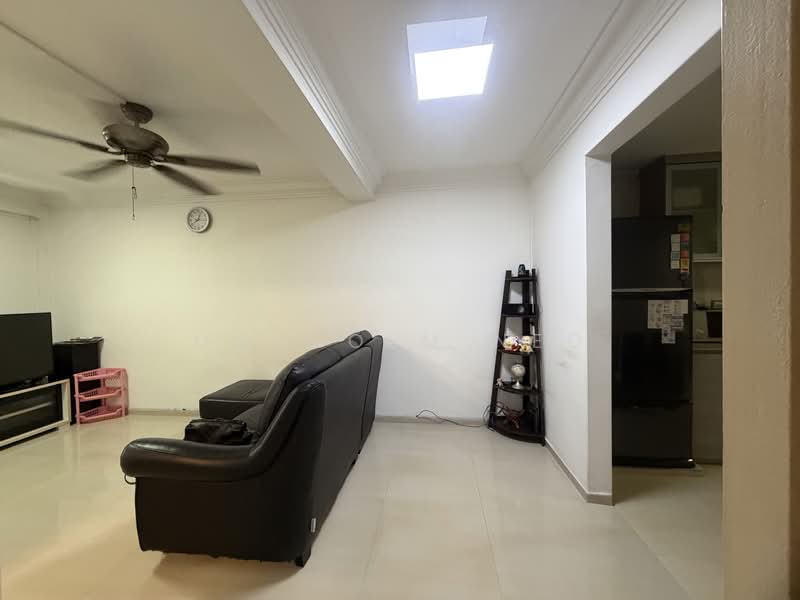 125 Lorong 1 Toa Payoh, 125 Lorong 1 Toa Payoh, Balestier / Toa Payoh, 2 Bedrooms, 721 sqft, HDB Flat For Sale, by Malcolm Neo, 500213951 - Living Room - PropertyGuru.com.sg