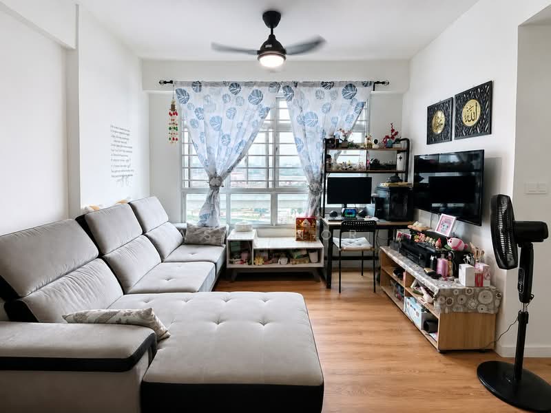 561B Jurong West Street 42, 561B Jurong West Street 42, 2 Bedrooms, 731 sqft, HDB Flat For Sale, by Asri Nor, 500213967 - Living Room - PropertyGuru.com.sg
