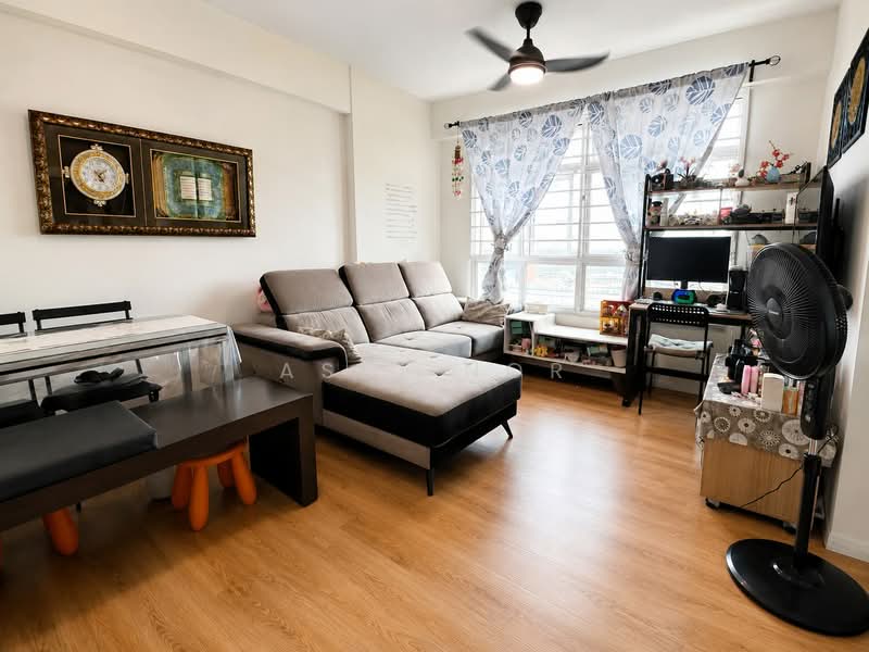 561B Jurong West Street 42, 561B Jurong West Street 42, 2 Bedrooms, 731 sqft, HDB Flat For Sale, by Asri Nor, 500213967 - Living Room - PropertyGuru.com.sg