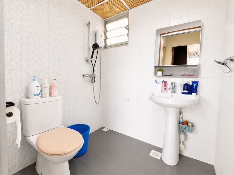 561B Jurong West Street 42, 561B Jurong West Street 42, 2 Bedrooms, 731 sqft, HDB Flat For Sale, by Asri Nor, 500213967 - Bathroom - PropertyGuru.com.sg