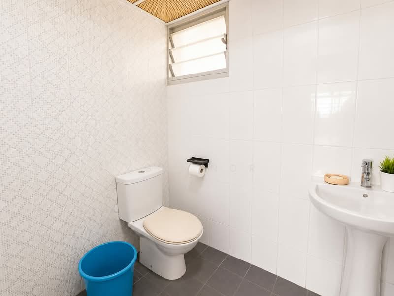 561B Jurong West Street 42, 561B Jurong West Street 42, 2 Bedrooms, 731 sqft, HDB Flat For Sale, by Asri Nor, 500213967 - Bathroom - PropertyGuru.com.sg