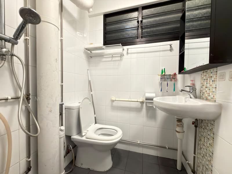 118 Serangoon North Avenue 1, 118 Serangoon North Avenue 1, 3 Bedrooms, 980 sqft, HDB Flat For Sale, by Marilyn Tan 陈凯欣, 500213973 - Bathroom - PropertyGuru.com.sg