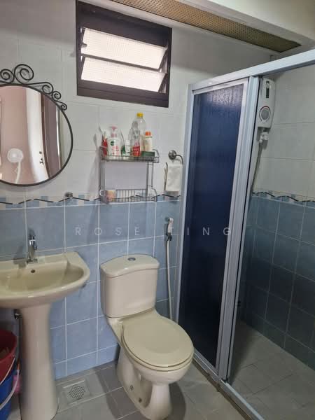 79D Toa Payoh Central, 79D Toa Payoh Central, Balestier / Toa Payoh, Room Rental, 140 sqft, HDB Flat For Rent, by Rose Ting, 500213988 - Bathroom - PropertyGuru.com.sg