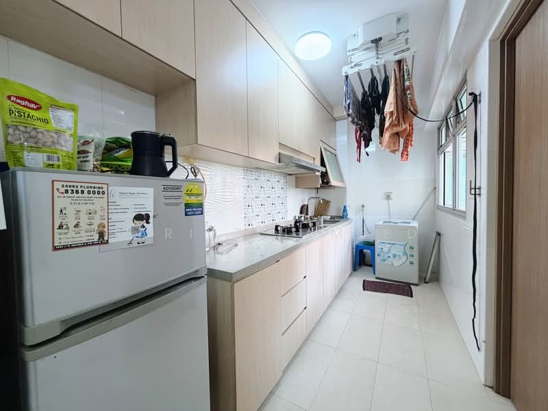 438C Bukit Batok West Avenue 8, 438C Bukit Batok West Avenue 8, 1 Bedroom, 410 sqft, HDB Flat For Rent, by Faritz Hameed, 500214005 - Kitchen - PropertyGuru.com.sg