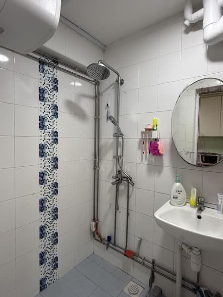 128 Bishan Street 12, 128 Bishan Street 12, 4 Bedrooms, 1,313 sqft, HDB Flat For Sale, by Wah Wah Hlaing, 500214006 - Bathroom - PropertyGuru.com.sg