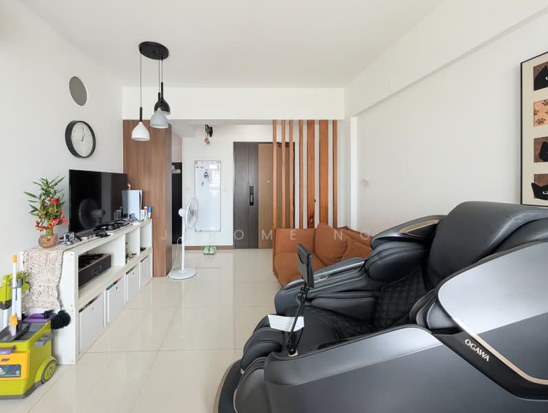 799A Woodlands Drive 60, 799A Woodlands Drive 60, 2 Bedrooms, 732 sqft, HDB Flat For Sale, by Jerome Ng, 500214019 - Living Room view 2 - PropertyGuru.com.sg