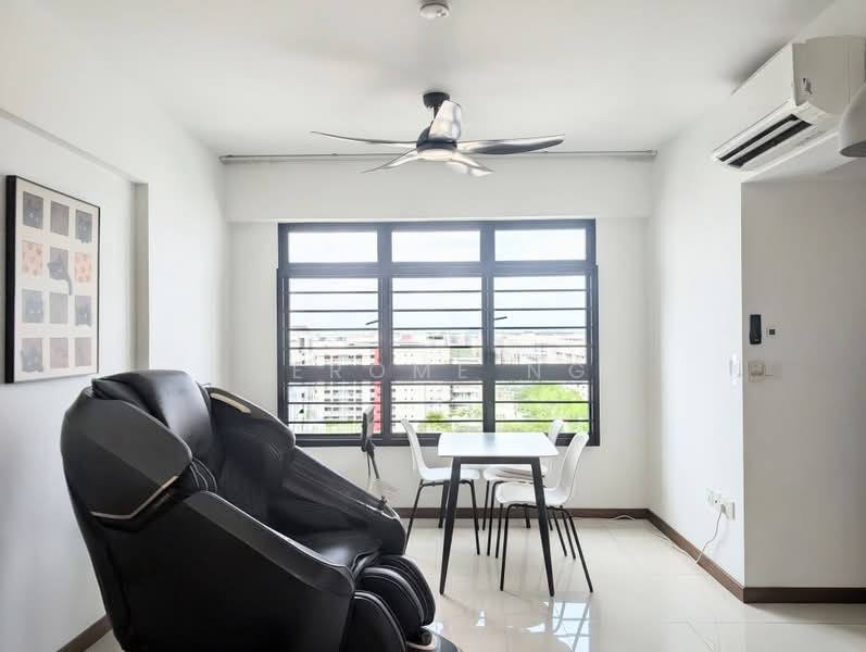 799A Woodlands Drive 60, 799A Woodlands Drive 60, 2 Bedrooms, 732 sqft, HDB Flat For Sale, by Jerome Ng, 500214019 - Living Room view 3 - PropertyGuru.com.sg