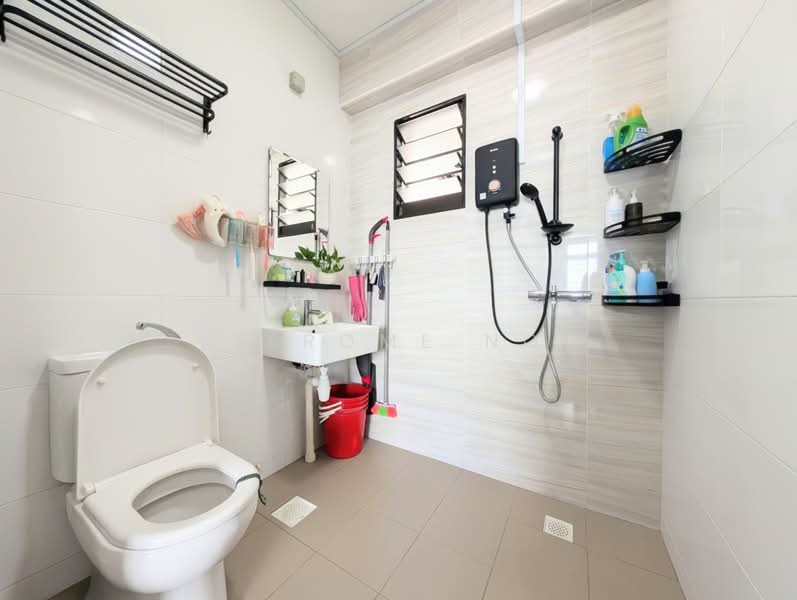 799A Woodlands Drive 60, 799A Woodlands Drive 60, 2 Bedrooms, 732 sqft, HDB Flat For Sale, by Jerome Ng, 500214019 - Common Bathroom view 1 - PropertyGuru.com.sg