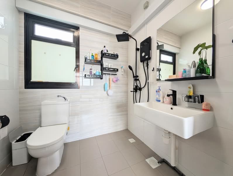 799A Woodlands Drive 60, 799A Woodlands Drive 60, 2 Bedrooms, 732 sqft, HDB Flat For Sale, by Jerome Ng, 500214019 - Common Bathroom view 2 - PropertyGuru.com.sg