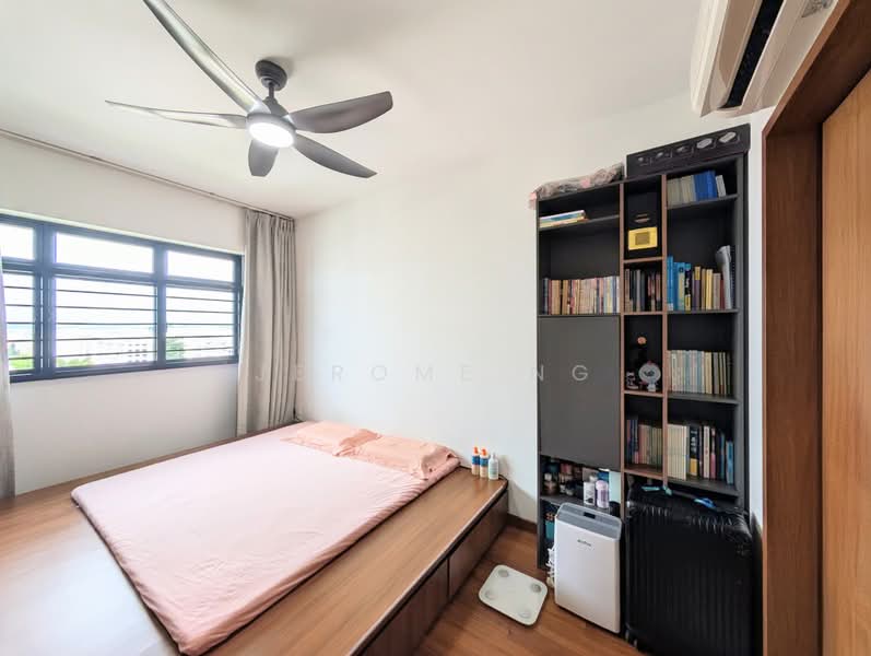 799A Woodlands Drive 60, 799A Woodlands Drive 60, 2 Bedrooms, 732 sqft, HDB Flat For Sale, by Jerome Ng, 500214019 - Master Bedroom view 3 - PropertyGuru.com.sg