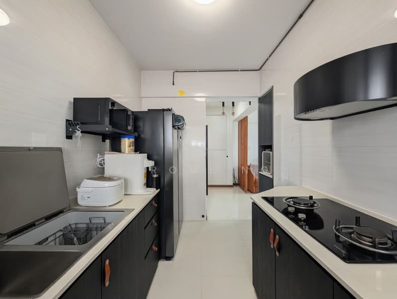 799A Woodlands Drive 60, 799A Woodlands Drive 60, 2 Bedrooms, 732 sqft, HDB Flat For Sale, by Jerome Ng, 500214019 - Kitchen view 1 - PropertyGuru.com.sg