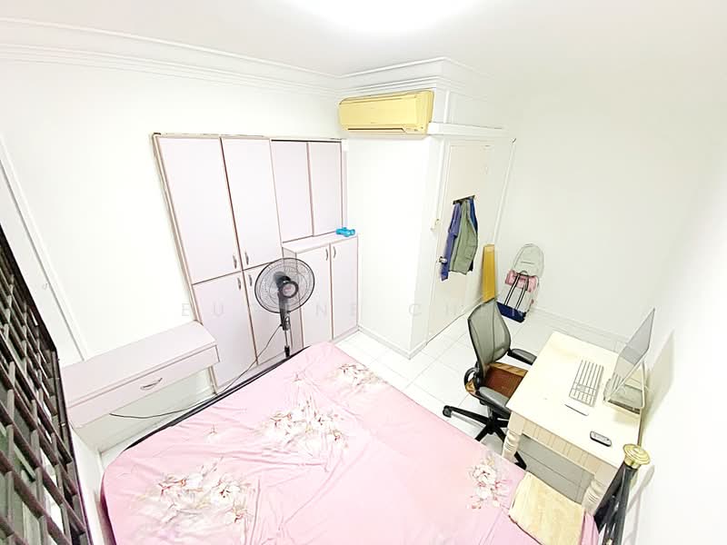 668A Jurong West Street 64, 668A Jurong West Street 64, 3 Bedrooms, 915 sqft, HDB Flat For Sale, by Eugene Chen, 500214025 - Bedroom - PropertyGuru.com.sg