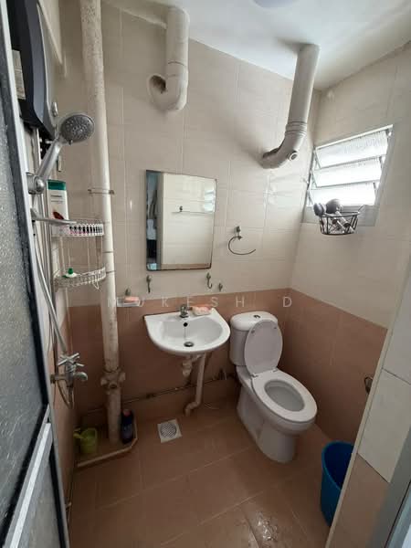 534 Jurong West Street 52, 534 Jurong West Street 52, 2 Bedrooms, 69 sqft, HDB Flat For Sale, by Mukesh D, 500214026 - Bathroom - PropertyGuru.com.sg