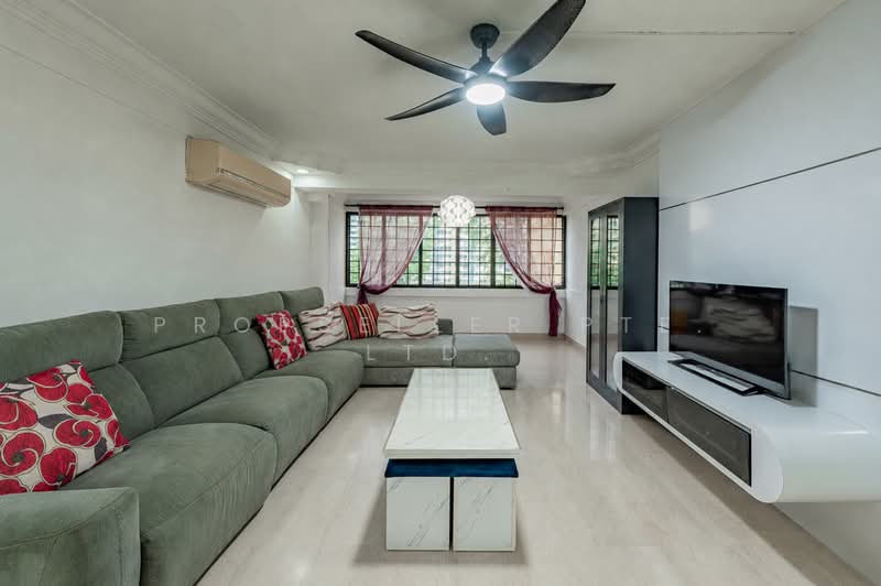 642 Ang Mo Kio Avenue 5, 642 Ang Mo Kio Avenue 5, 4 Bedrooms, 1,302 sqft, HDB Flat For Sale, by JOHN YEO, 500214039 - Living Room - PropertyGuru.com.sg