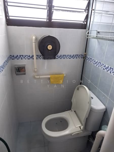 534 Bedok North Street 3, 534 Bedok North Street 3, 1 Bedroom, 505 sqft, HDB Flat For Rent, by Betty Xiong Yan, 500214040 - Bathroom - PropertyGuru.com.sg