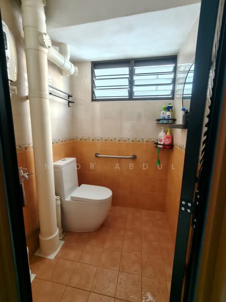26 Teck Whye Lane, 26 Teck Whye Lane, 2 Bedrooms, 796 sqft, HDB Flat For Sale, by Noor Abdul, 500214051 - Bathroom - PropertyGuru.com.sg