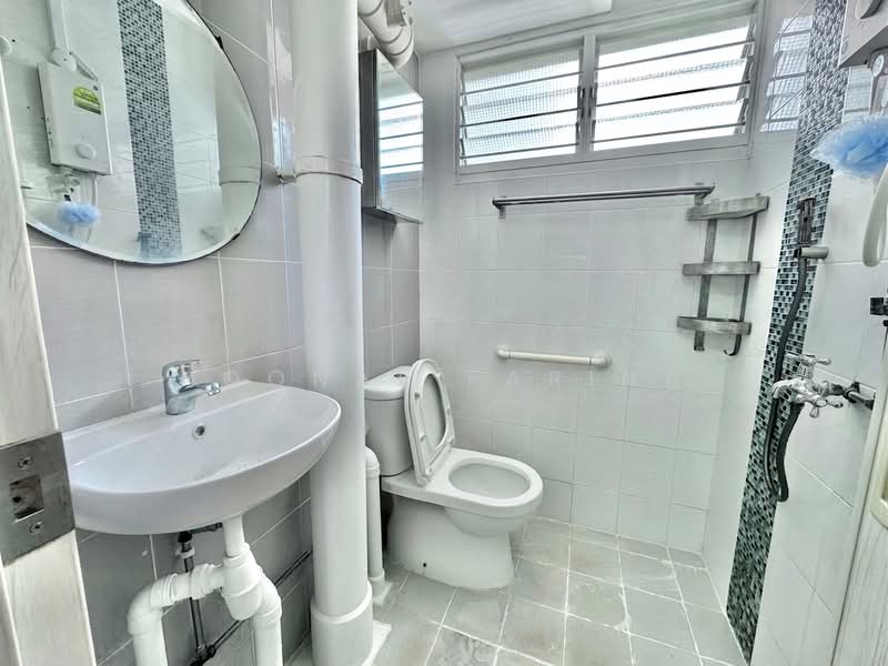 526 Bedok North Street 3, 526 Bedok North Street 3, 2 Bedrooms, 721 sqft, HDB Flat For Sale, by Noonal Farina, 500214053 - Bathroom - PropertyGuru.com.sg