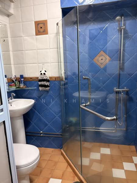 241 Pasir Ris Street 21, 241 Pasir Ris Street 21, 4 Bedrooms, 1,679 sqft, HDB Flat For Sale, by Nani Khamis, 500214057 - Bathroom - PropertyGuru.com.sg