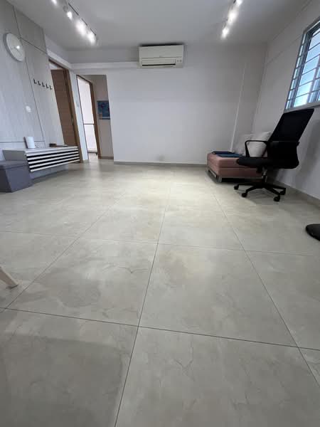8 Holland Avenue, 8 Holland Avenue, 3 Bedrooms, 882 sqft, HDB Flat For Sale, by Lim Y X, 500214066 - Living Room - PropertyGuru.com.sg