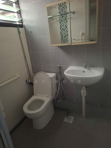 536 Jurong West Street 52, 536 Jurong West Street 52, Room Rental, 230 sqft, HDB Flat For Rent, by Mac Wong, 500214079 - Bathroom - PropertyGuru.com.sg