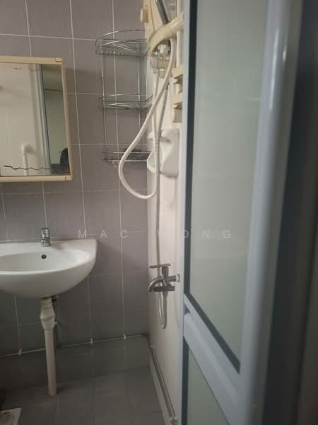 536 Jurong West Street 52, 536 Jurong West Street 52, Room Rental, 230 sqft, HDB Flat For Rent, by Mac Wong, 500214079 - Bathroom - PropertyGuru.com.sg