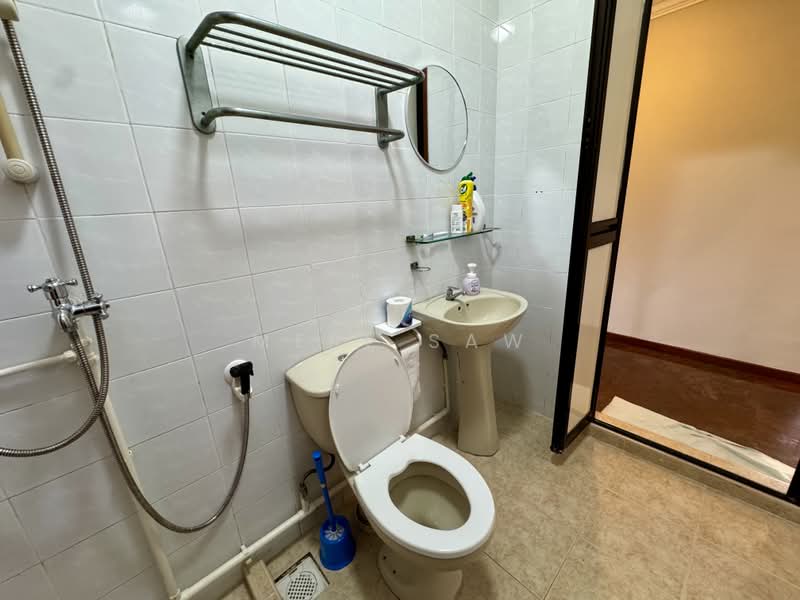 503 Jelapang Road, 503 Jelapang Road, 4 Bedrooms, 1,539 sqft, HDB Flat For Rent, by Merl Saw, 500214083 - Bathroom - PropertyGuru.com.sg