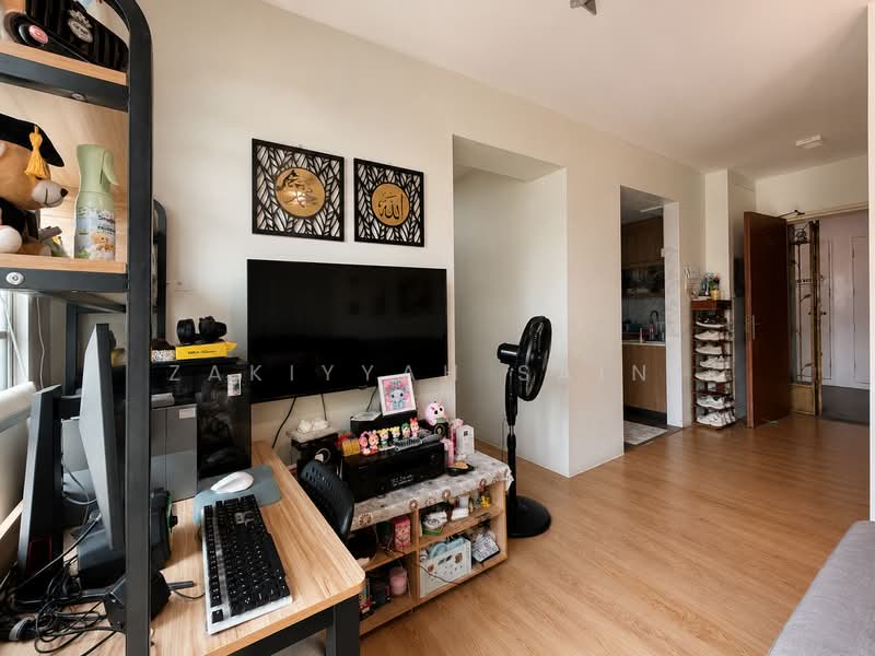 561B Jurong West Street 42, 561B Jurong West Street 42, 2 Bedrooms, 731 sqft, HDB Flat For Sale, by Zakiyyah Saini, 500214084 - Living Room - PropertyGuru.com.sg
