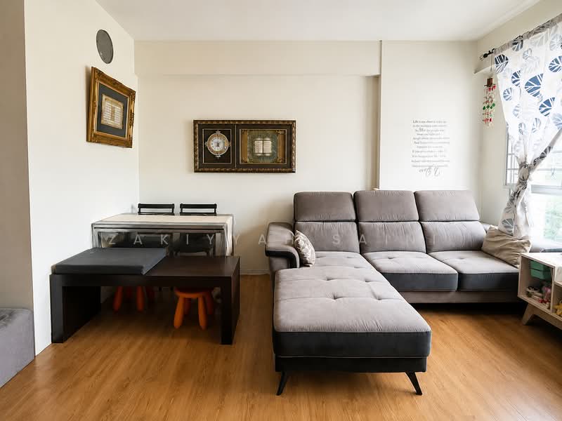 561B Jurong West Street 42, 561B Jurong West Street 42, 2 Bedrooms, 731 sqft, HDB Flat For Sale, by Zakiyyah Saini, 500214084 - Living Room - PropertyGuru.com.sg