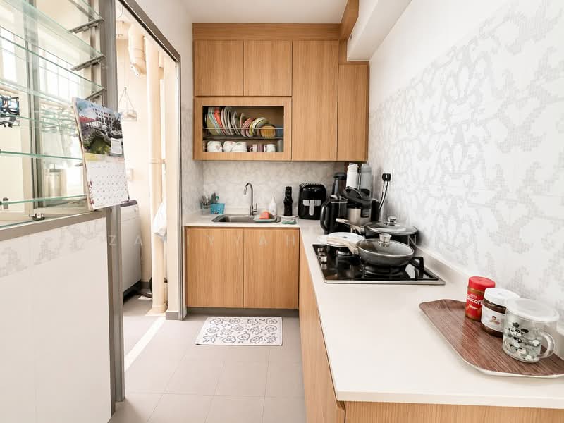 561B Jurong West Street 42, 561B Jurong West Street 42, 2 Bedrooms, 731 sqft, HDB Flat For Sale, by Zakiyyah Saini, 500214084 - Kitchen - PropertyGuru.com.sg