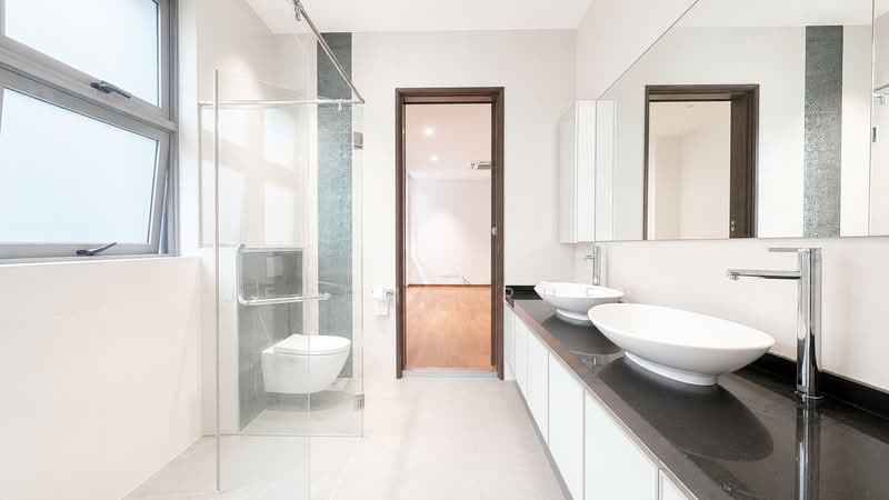 ⭐️ Serangoon Garden Estate, Kingswear, Hemsley Ave, Hythe Rd, Worthing Rd, Kensington Pk Rd, Serangoon Garden Way, 7 Bedrooms, 5,000 sqft, Semi-Detached House For Rent, by Jeremy Pher, 500214111 - Bathroom - PropertyGuru.com.sg
