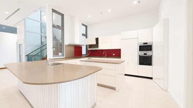 ⭐️ Serangoon Garden Estate, Kingswear, Hemsley Ave, Hythe Rd, Worthing Rd, Kensington Pk Rd, Serangoon Garden Way, 7 Bedrooms, 5,000 sqft, Semi-Detached House For Rent, by Jeremy Pher, 500214111 - Kitchen - PropertyGuru.com.sg