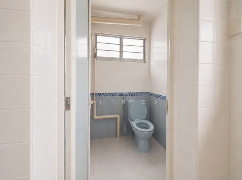 308 Bukit Batok Street 31, 308 Bukit Batok Street 31, 3 Bedrooms, 1,001 sqft, HDB Flat For Sale, by Esther Cai, 500214114 - Bathroom - PropertyGuru.com.sg