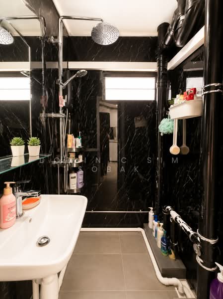 63 Kallang Bahru, 63 Kallang Bahru, 3 Bedrooms, 732 sqft, HDB Flat For Sale, by Dominic Sim Sobak, 500214115 - Bathroom - PropertyGuru.com.sg