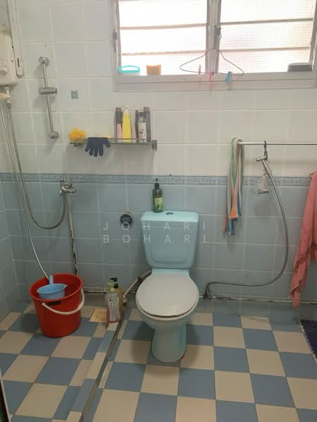 729 Woodlands Circle, 729 Woodlands Circle, 3 Bedrooms, 1,087 sqft, HDB Flat For Sale, by Johari Bohari, 500214130 - Bathroom - PropertyGuru.com.sg