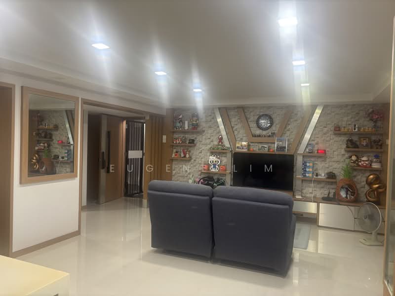 641 Hougang Avenue 8, 641 Hougang Avenue 8, 3 Bedrooms, 1,291 sqft, HDB Flat For Sale, by Eugene Lim, 500214143 - Living Room - PropertyGuru.com.sg