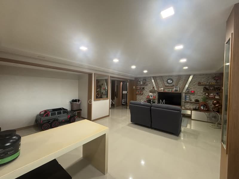 641 Hougang Avenue 8, 641 Hougang Avenue 8, 3 Bedrooms, 1,291 sqft, HDB Flat For Sale, by Eugene Lim, 500214143 - Living Room - PropertyGuru.com.sg