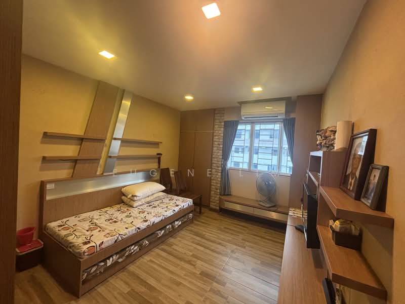 641 Hougang Avenue 8, 641 Hougang Avenue 8, 3 Bedrooms, 1,291 sqft, HDB Flat For Sale, by Eugene Lim, 500214143 - Bedroom - PropertyGuru.com.sg