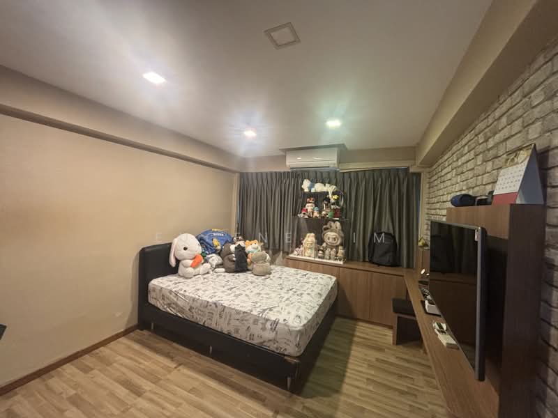 641 Hougang Avenue 8, 641 Hougang Avenue 8, 3 Bedrooms, 1,291 sqft, HDB Flat For Sale, by Eugene Lim, 500214143 - Bedroom - PropertyGuru.com.sg